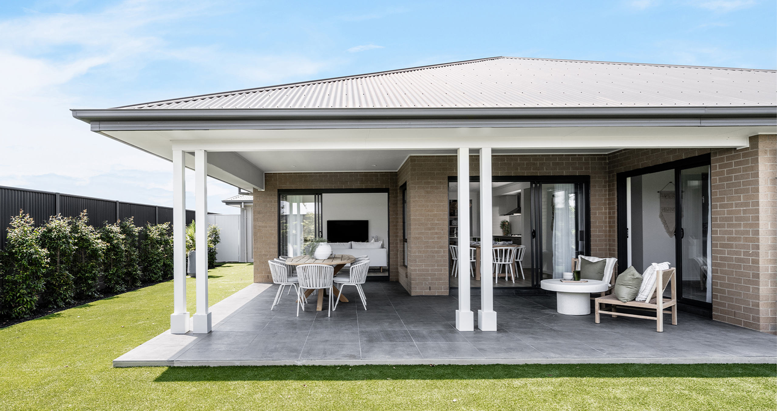 The Entrance Saville 29 Grand Outdoor Room