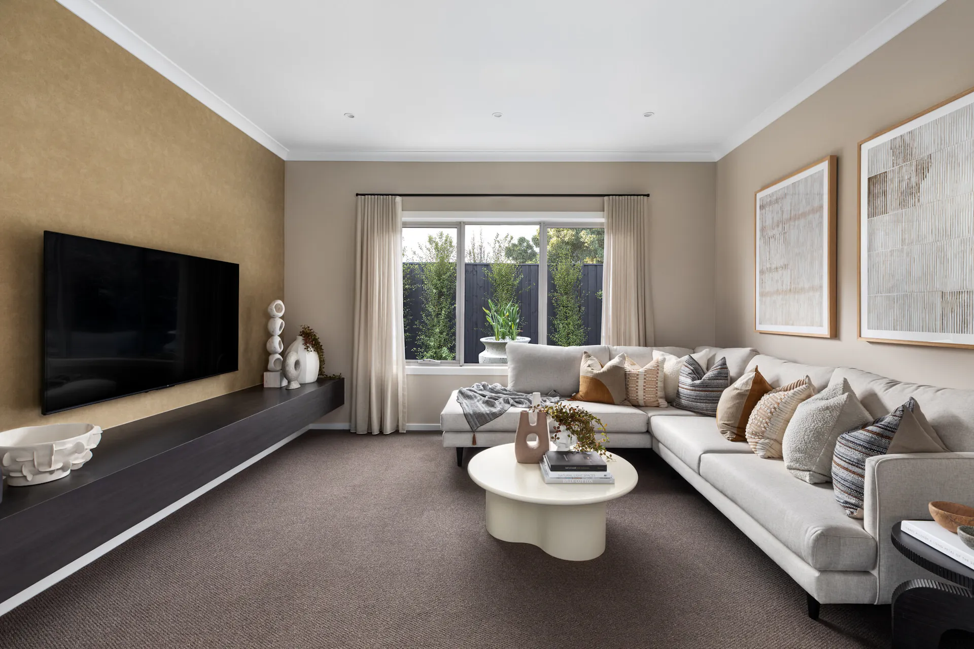 Moonah 38 Horizon Lounge room